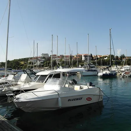 Apartment Gemuetliches Mit Terrasse In Strandnaehe Pjescana Uvala